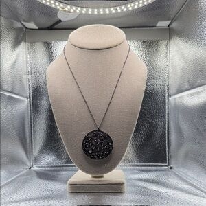 Elegant Black Pendant Necklace